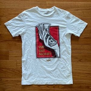 Mens Graphic T-shirt size medium